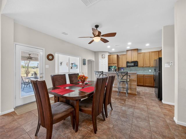 1281 Private Road 7037, Lexington, TX 78947