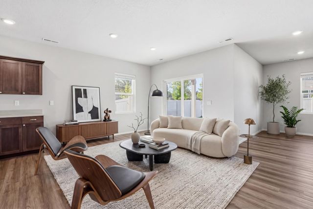 5914 W Georgetown Ln, Spokane, WA 99208