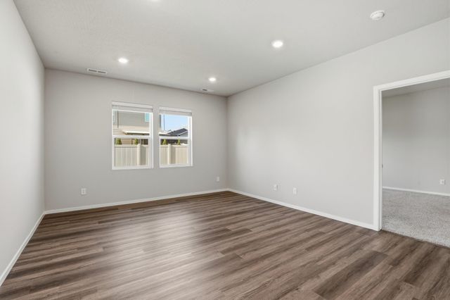 5914 W Georgetown Ln, Spokane, WA 99208