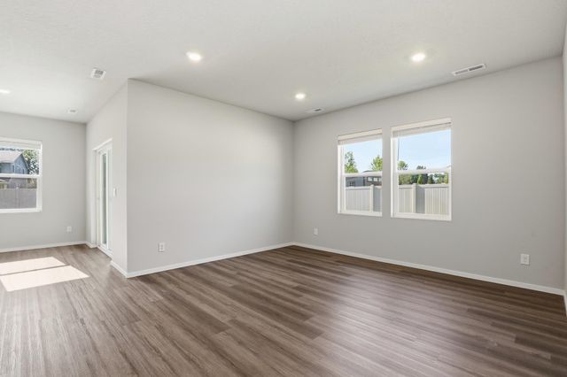 5914 W Georgetown Ln, Spokane, WA 99208
