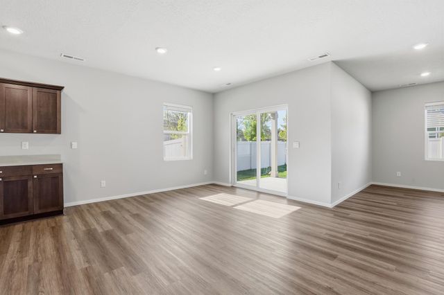 5914 W Georgetown Ln, Spokane, WA 99208