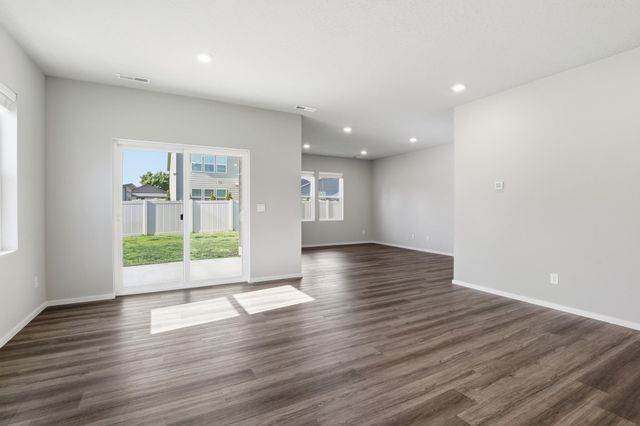 5914 W Georgetown Ln, Spokane, WA 99208