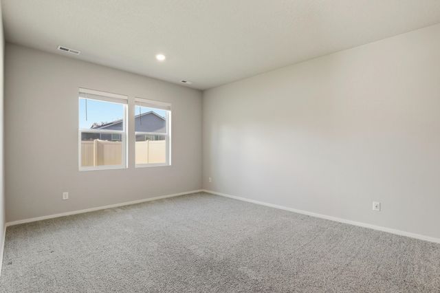 5914 W Georgetown Ln, Spokane, WA 99208