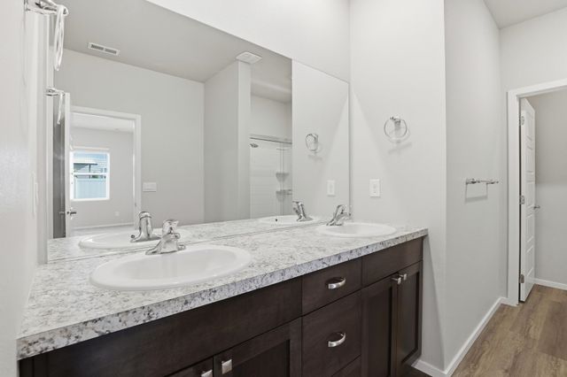 5914 W Georgetown Ln, Spokane, WA 99208