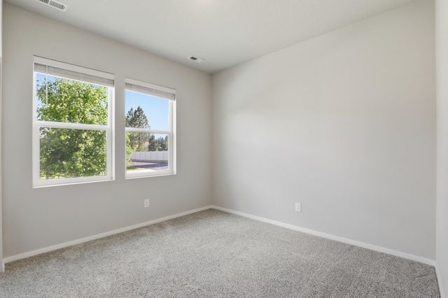 5914 W Georgetown Ln, Spokane, WA 99208