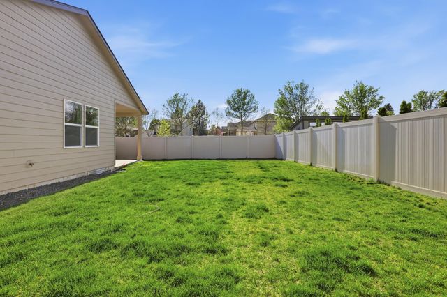 5914 W Georgetown Ln, Spokane, WA 99208