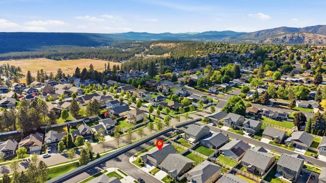 5914 W Georgetown Ln, Spokane, WA 99208