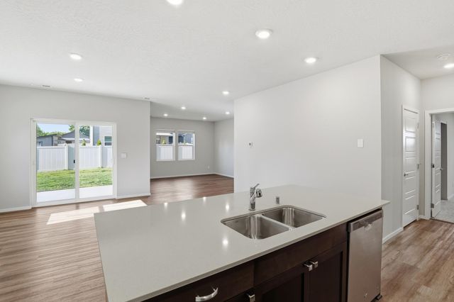5914 W Georgetown Ln, Spokane, WA 99208