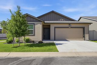 5914 W Georgetown Ln, Spokane, WA 99208
