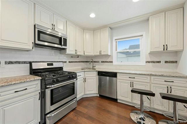 609 Montauk Highway, Oakdale, NY 11769