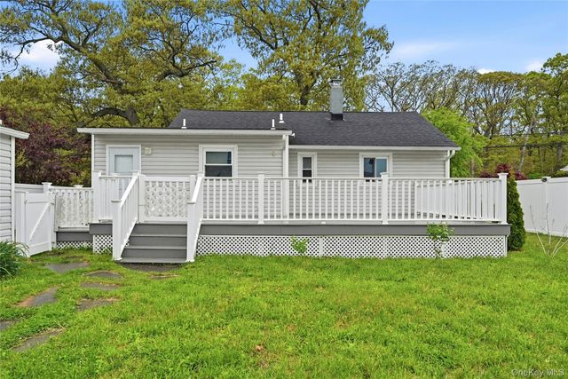 609 Montauk Highway, Oakdale, NY 11769