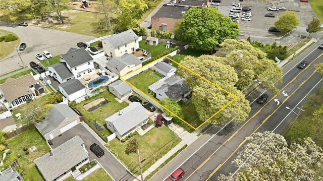 609 Montauk Highway, Oakdale, NY 11769