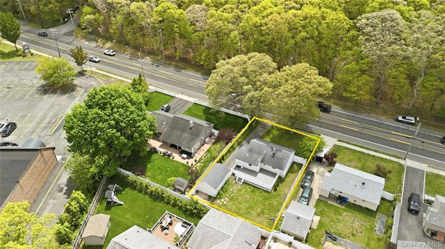 609 Montauk Highway, Oakdale, NY 11769