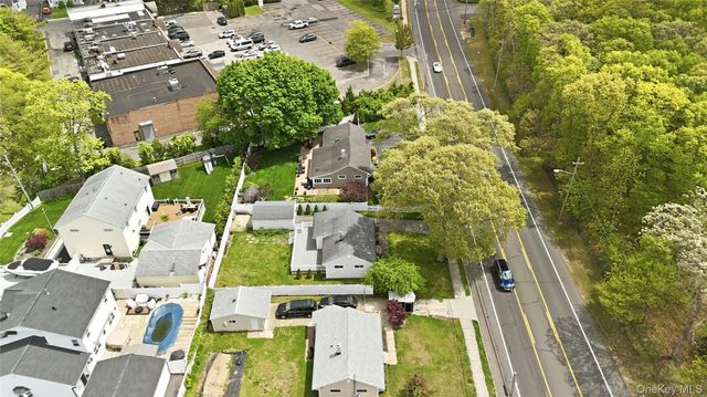 609 Montauk Highway, Oakdale, NY 11769