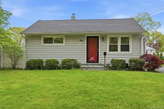 609 Montauk Highway, Oakdale, NY 11769