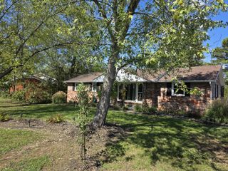 315 Verdun Dr, Clarksville, TN 37042