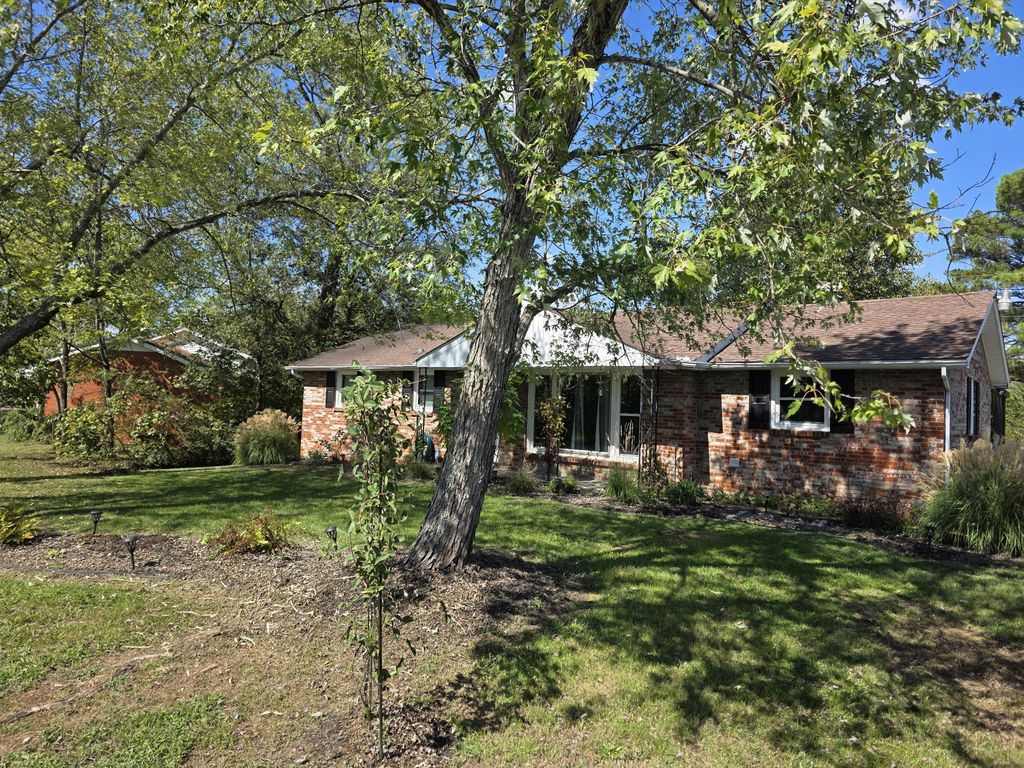 315 Verdun Dr, Clarksville, TN 37042
