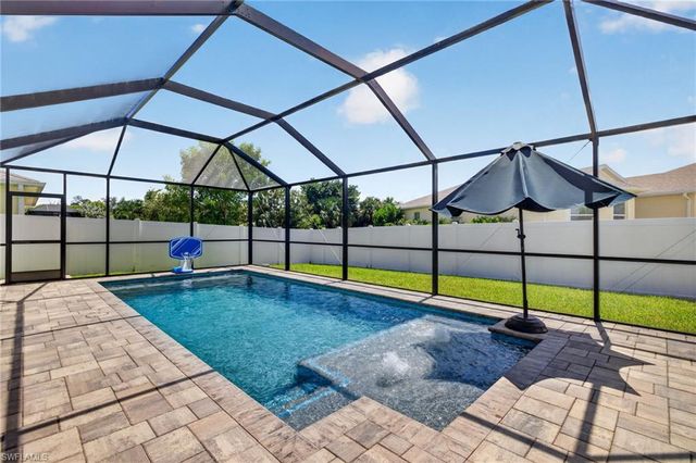 3172 Estancia LN, Cape Coral, FL 33909