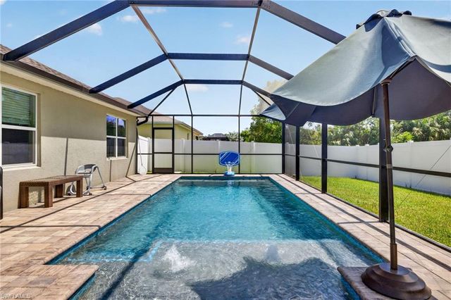 3172 Estancia LN, Cape Coral, FL 33909