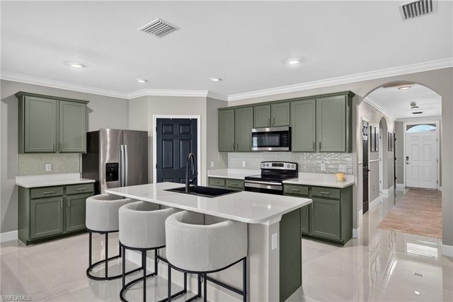 3172 Estancia LN, Cape Coral, FL 33909