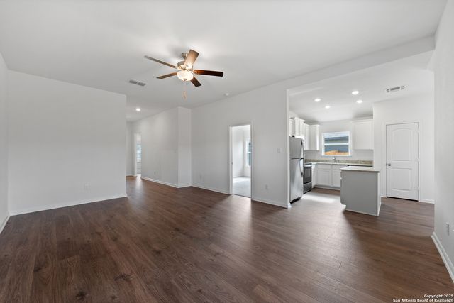 16024 Stratford Cove, Lytle, TX 78052