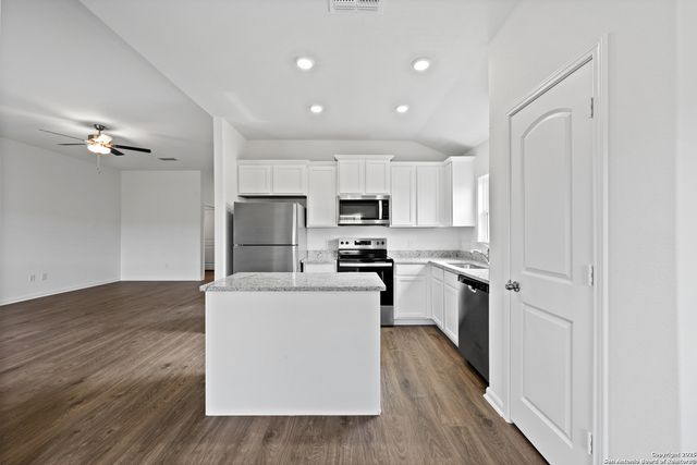 16024 Stratford Cove, Lytle, TX 78052