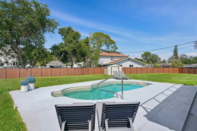 5201 HUNTINGTON STREET NE, St Petersburg, FL 33703