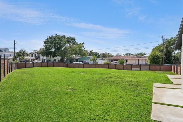5201 HUNTINGTON STREET NE, St Petersburg, FL 33703