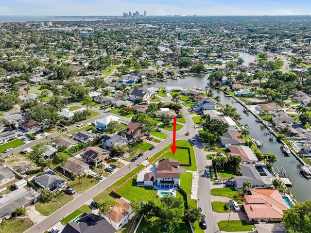 5201 HUNTINGTON STREET NE, St Petersburg, FL 33703