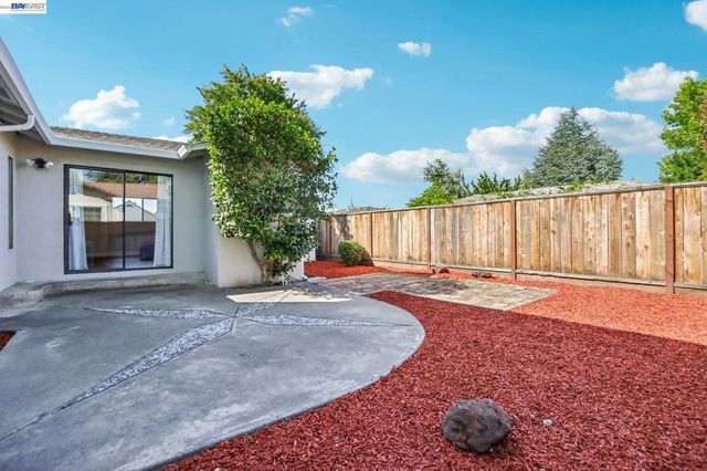 24653 Surrey Way, Hayward, CA 94544