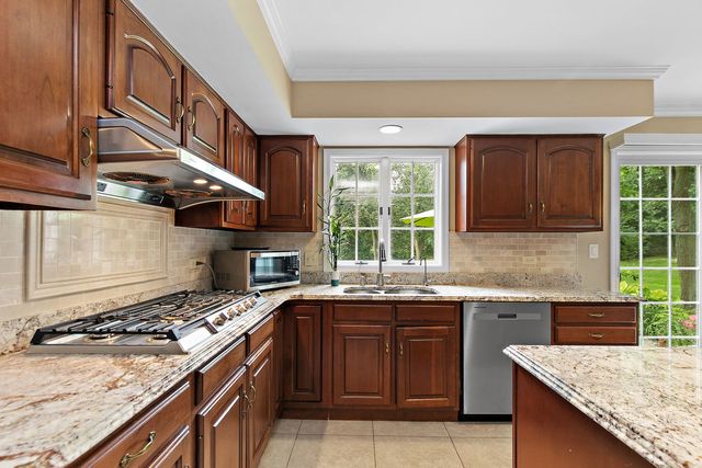 2701 Crystal Way, Crystal Lake, IL 60012