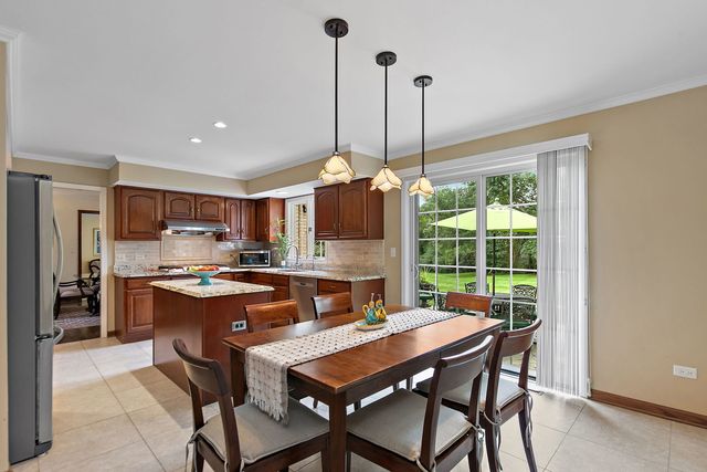 2701 Crystal Way, Crystal Lake, IL 60012