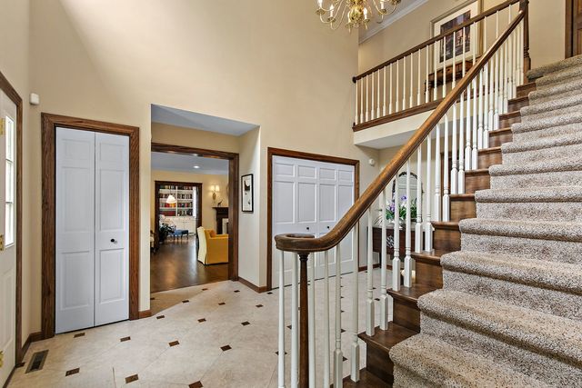 2701 Crystal Way, Crystal Lake, IL 60012