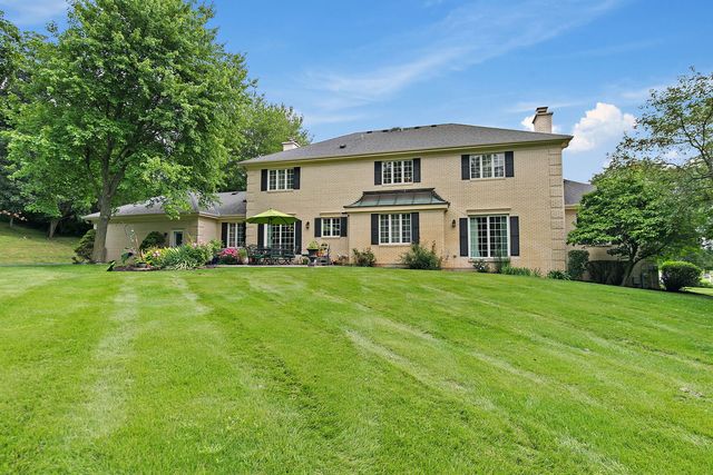 2701 Crystal Way, Crystal Lake, IL 60012