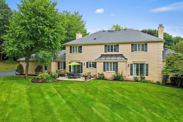 2701 Crystal Way, Crystal Lake, IL 60012