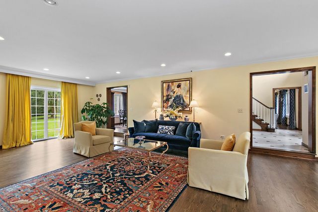 2701 Crystal Way, Crystal Lake, IL 60012