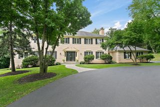 2701 Crystal Way, Crystal Lake, IL 60012