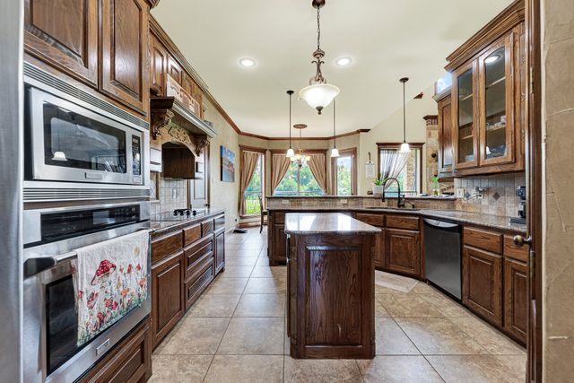 1132 Shadow Lakes Drive, Wills Point, TX 75169
