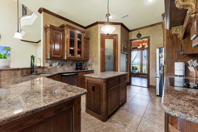 1132 Shadow Lakes Drive, Wills Point, TX 75169