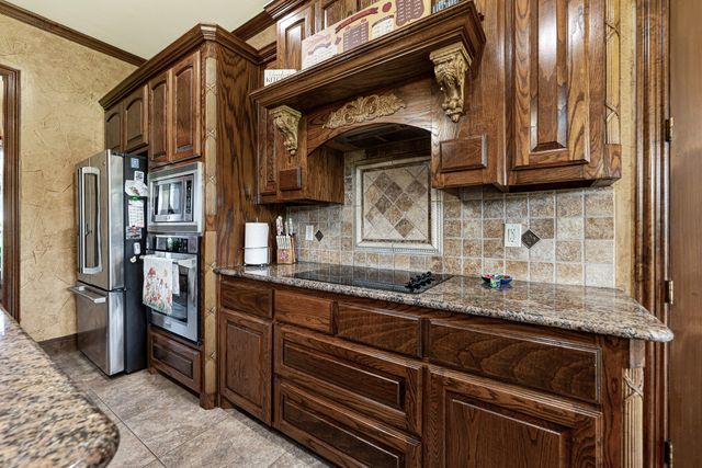 1132 Shadow Lakes Drive, Wills Point, TX 75169