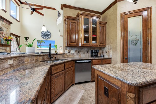 1132 Shadow Lakes Drive, Wills Point, TX 75169