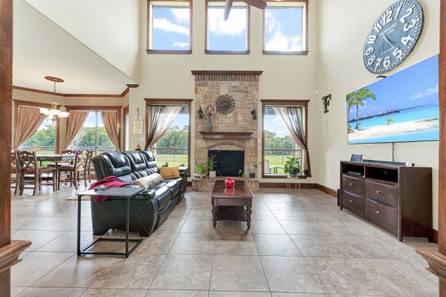 1132 Shadow Lakes Drive, Wills Point, TX 75169