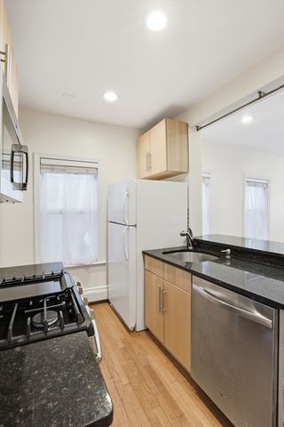 13 Howard St 1, Cambridge, MA 02139
