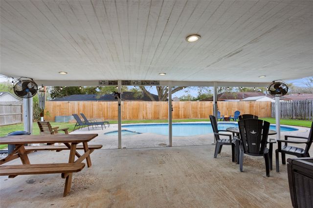 2712 Perry Lane, Alvin, TX 77511