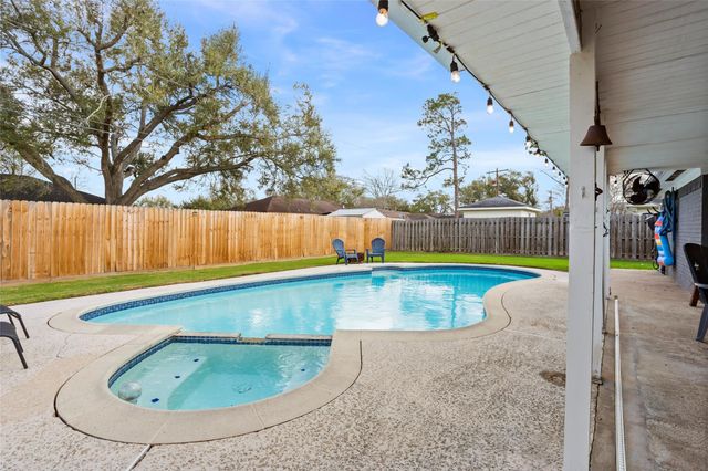 2712 Perry Lane, Alvin, TX 77511