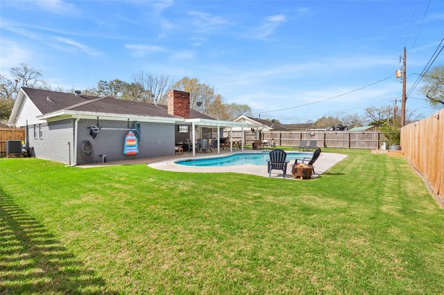 2712 Perry Lane, Alvin, TX 77511