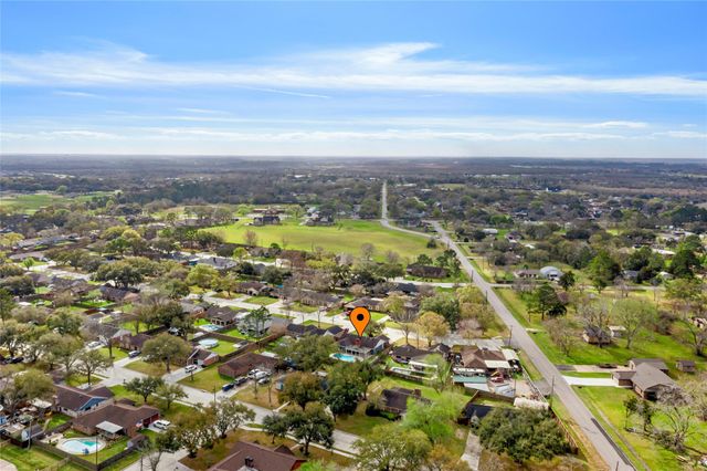 2712 Perry Lane, Alvin, TX 77511