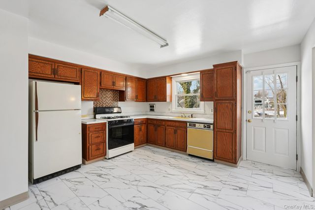 19 Sheridan Avenue, Congers, NY 10920