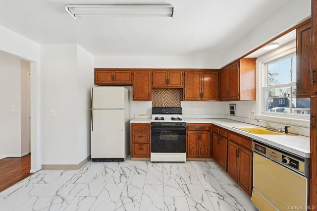 19 Sheridan Avenue, Congers, NY 10920