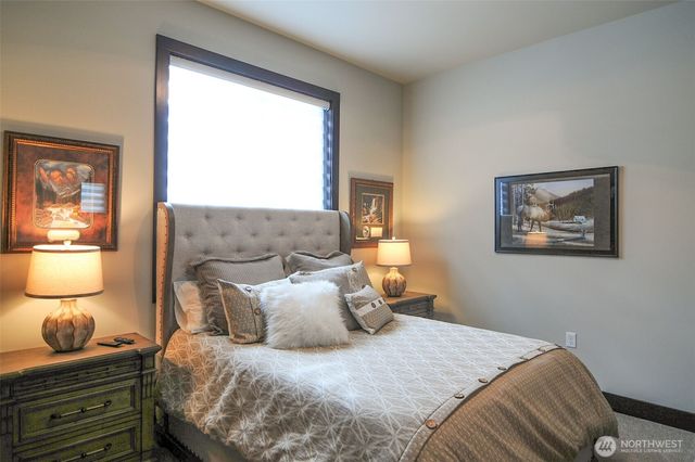 613 S Perry Avenue, East Wenatchee, WA 98802